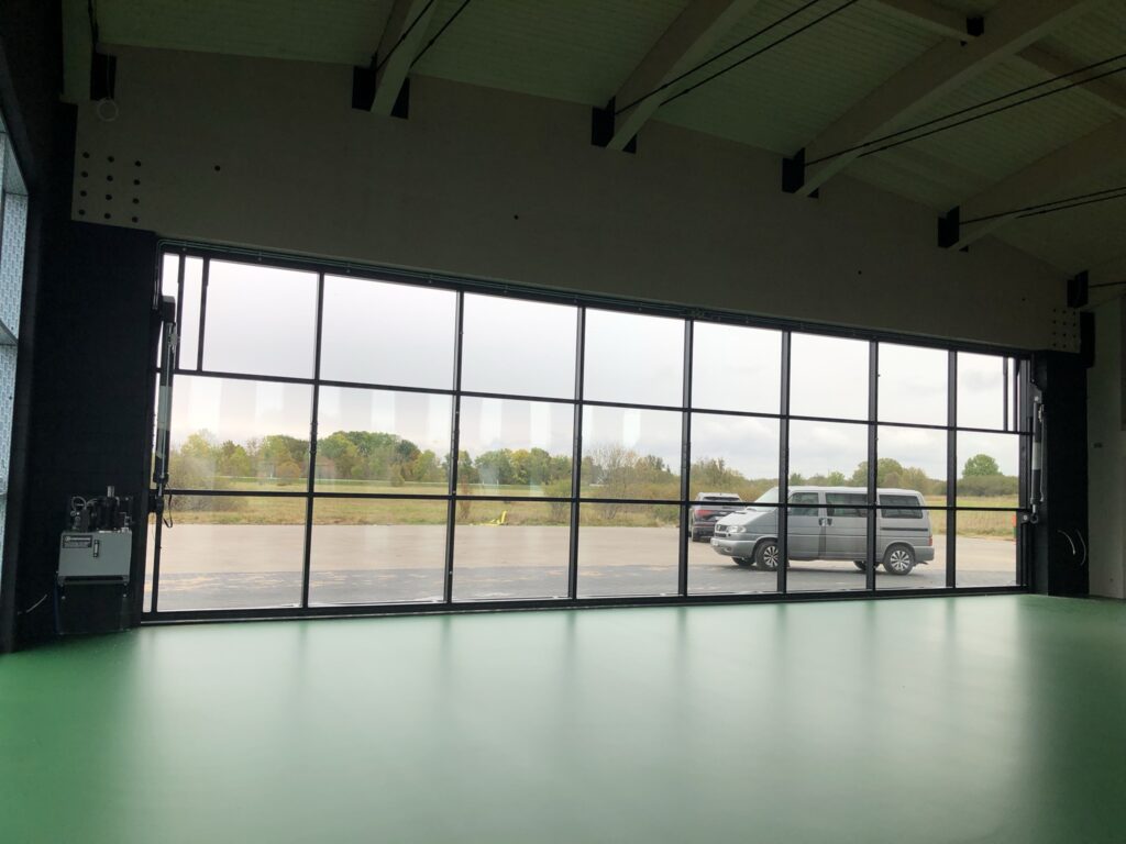 Suurupi hydraulic hangar door 4